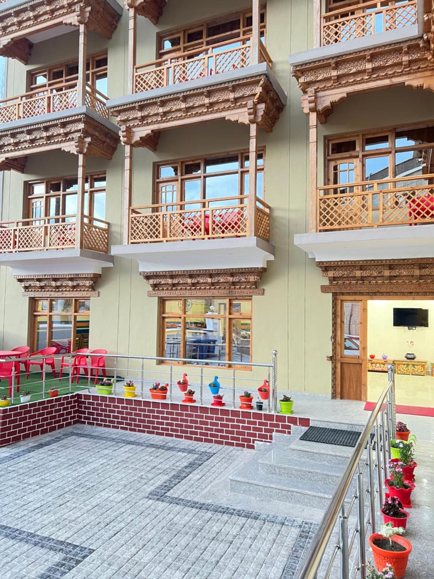 The Nangsay Hotel Leh Exterior foto